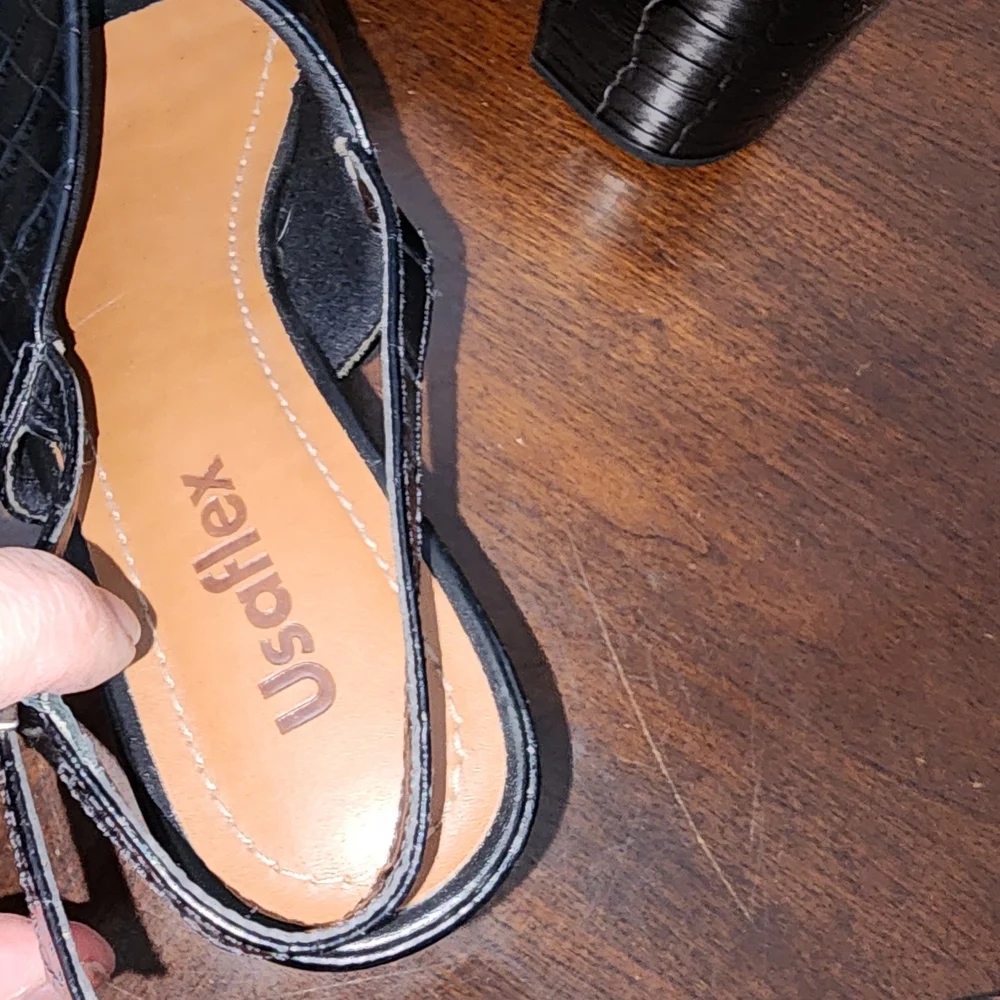 Elegant Black Croc-Embossed Platform Slingbacks